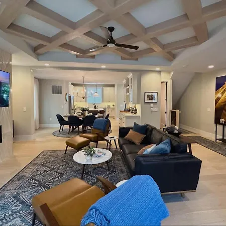 Mt Adams Adventure Villa
